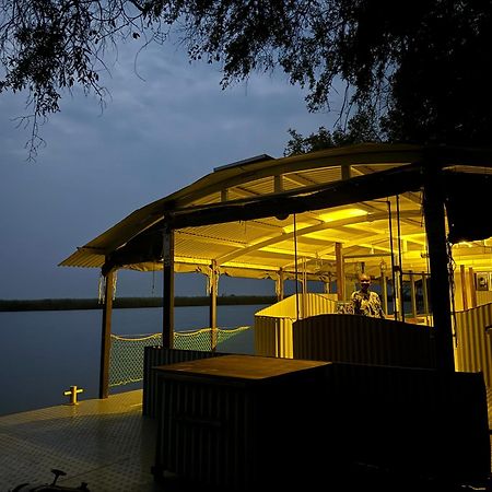 Chobe House Villa And Chalets Касане Екстериор снимка