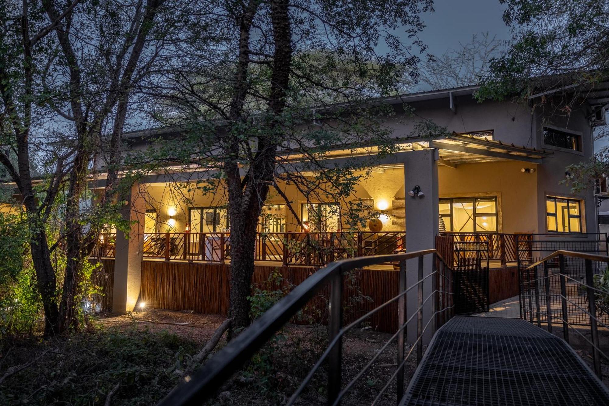 Chobe House Villa And Chalets Касане Екстериор снимка