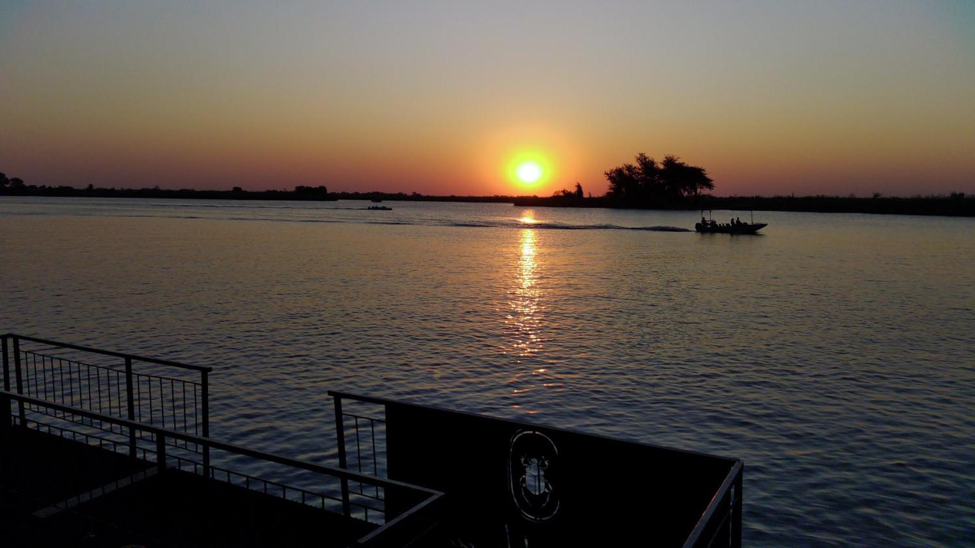 Chobe House Villa And Chalets Касане Екстериор снимка