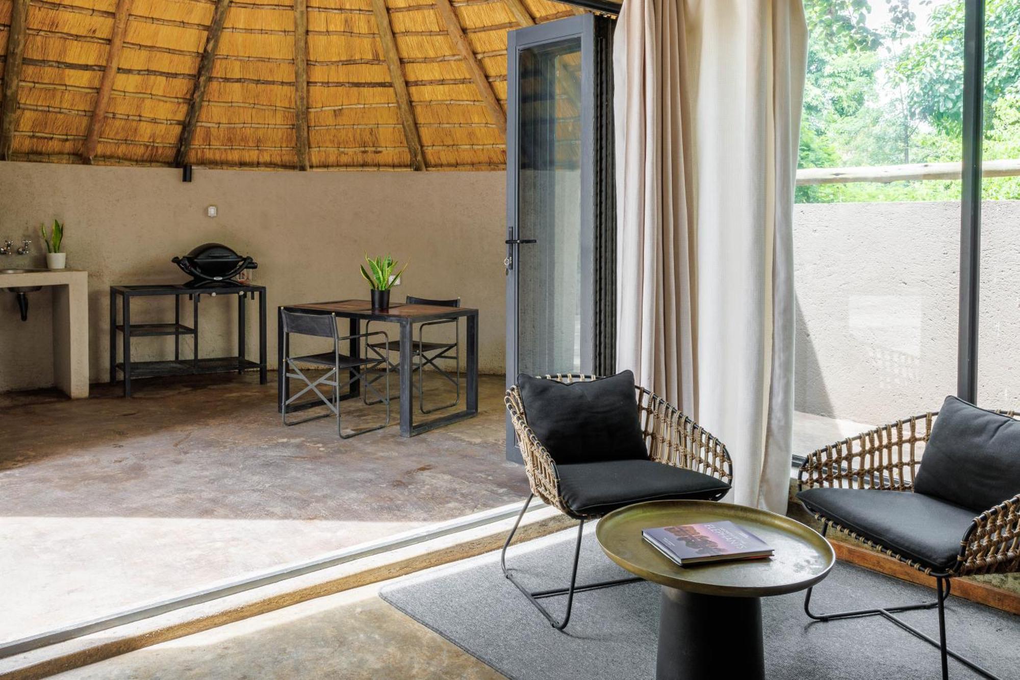 Chobe House Villa And Chalets Касане Екстериор снимка