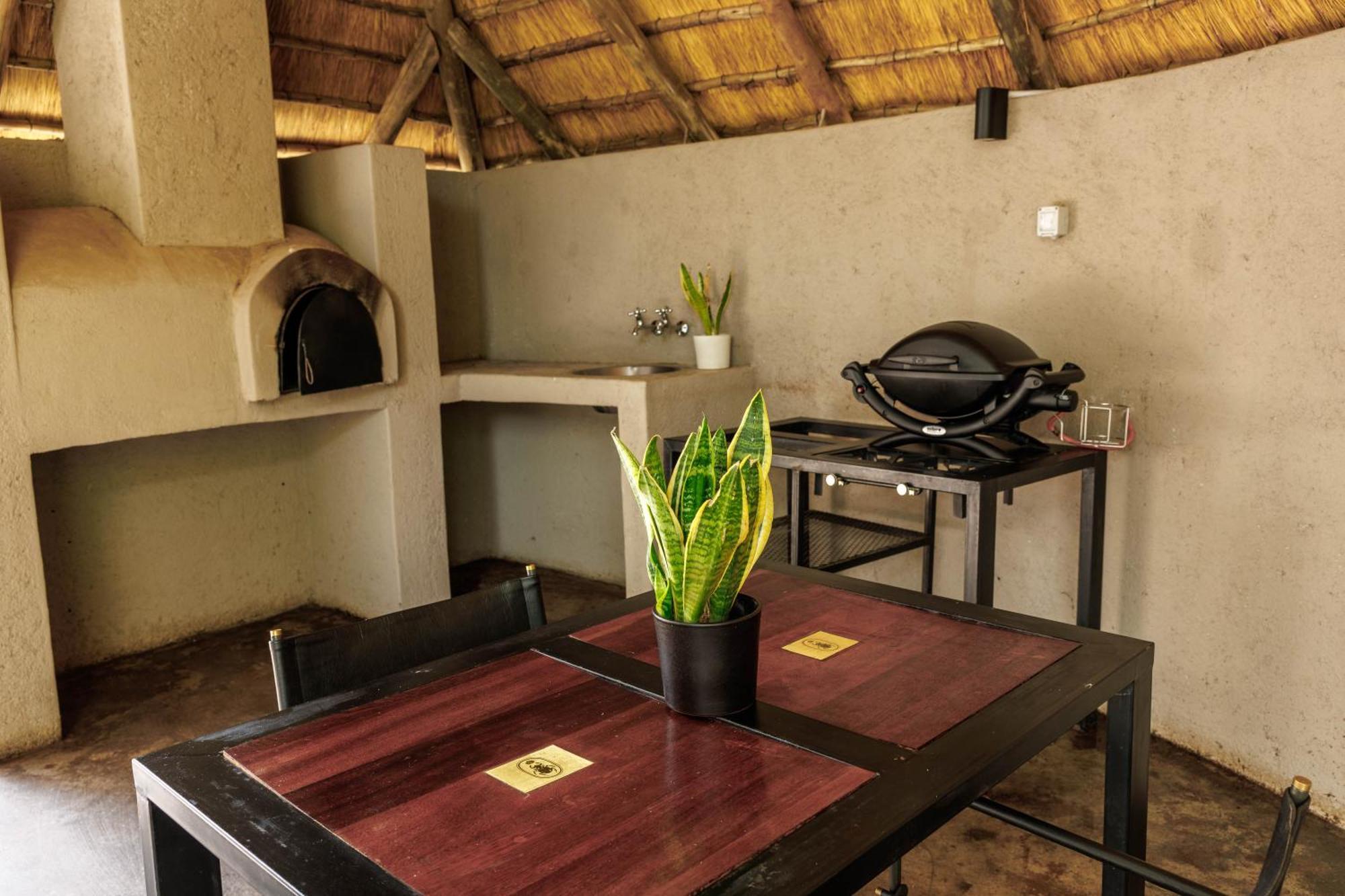 Chobe House Villa And Chalets Касане Екстериор снимка