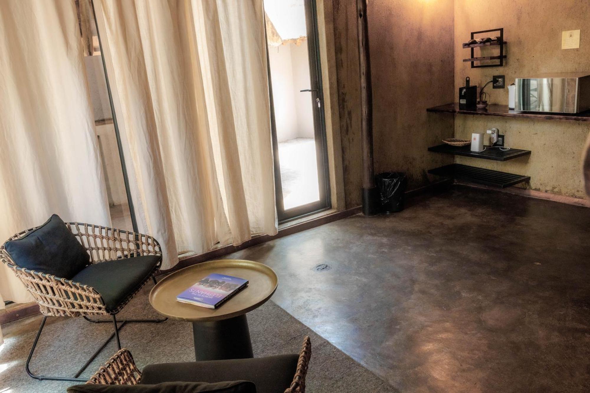 Chobe House Villa And Chalets Касане Екстериор снимка