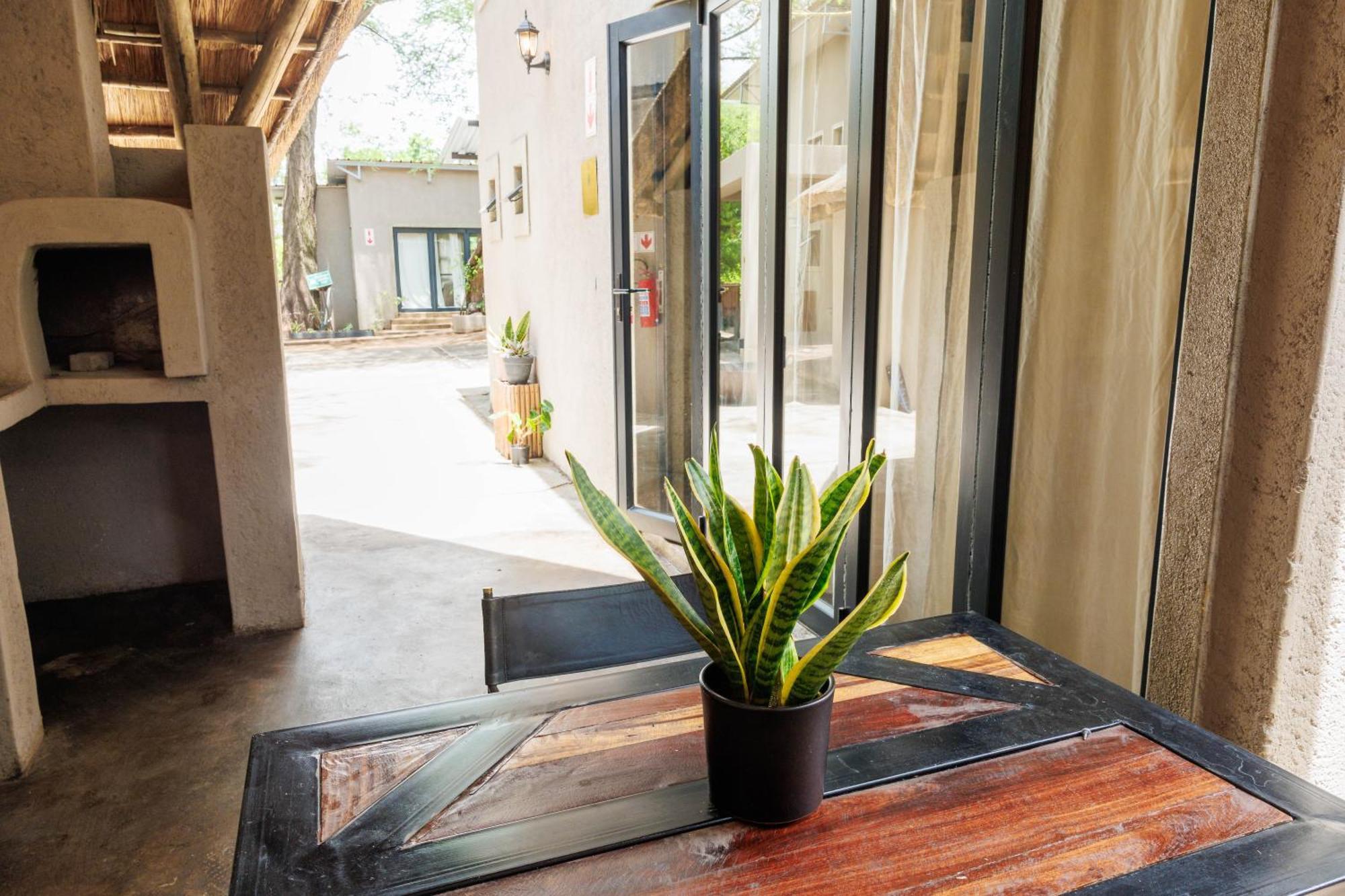 Chobe House Villa And Chalets Касане Екстериор снимка