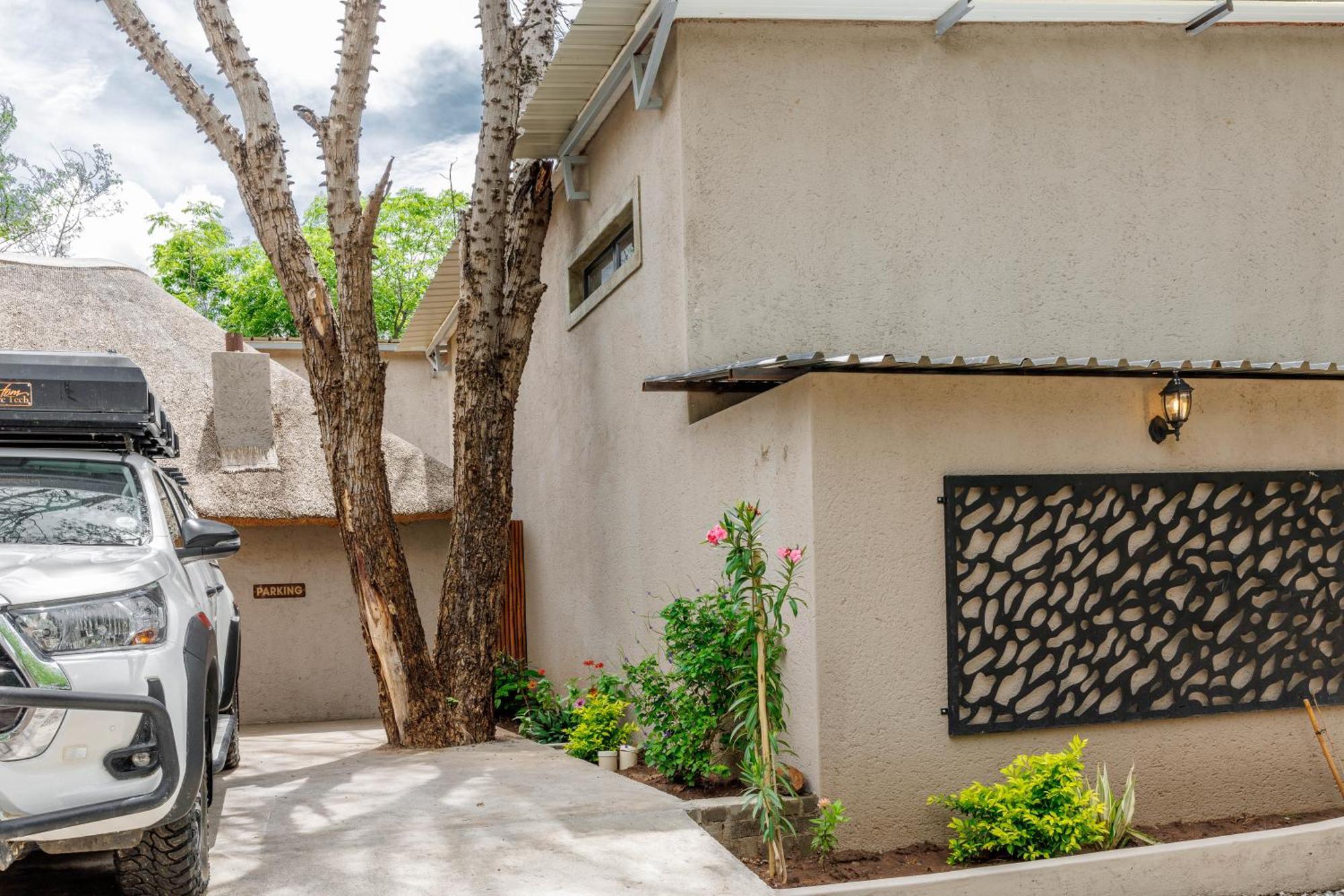 Chobe House Villa And Chalets Касане Екстериор снимка