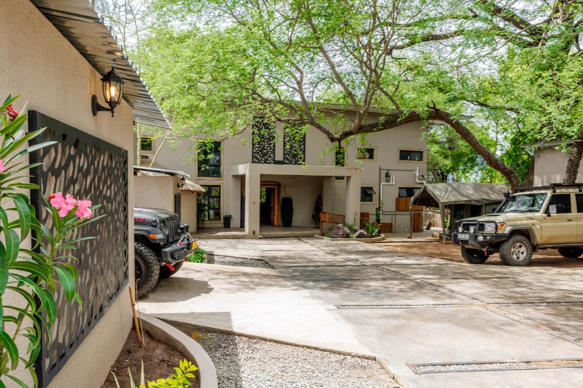 Chobe House Villa And Chalets Касане Екстериор снимка